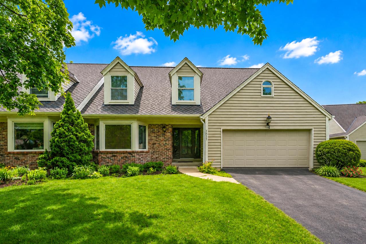 1611 W Eastbrook Ct, Mequon, WI 53092