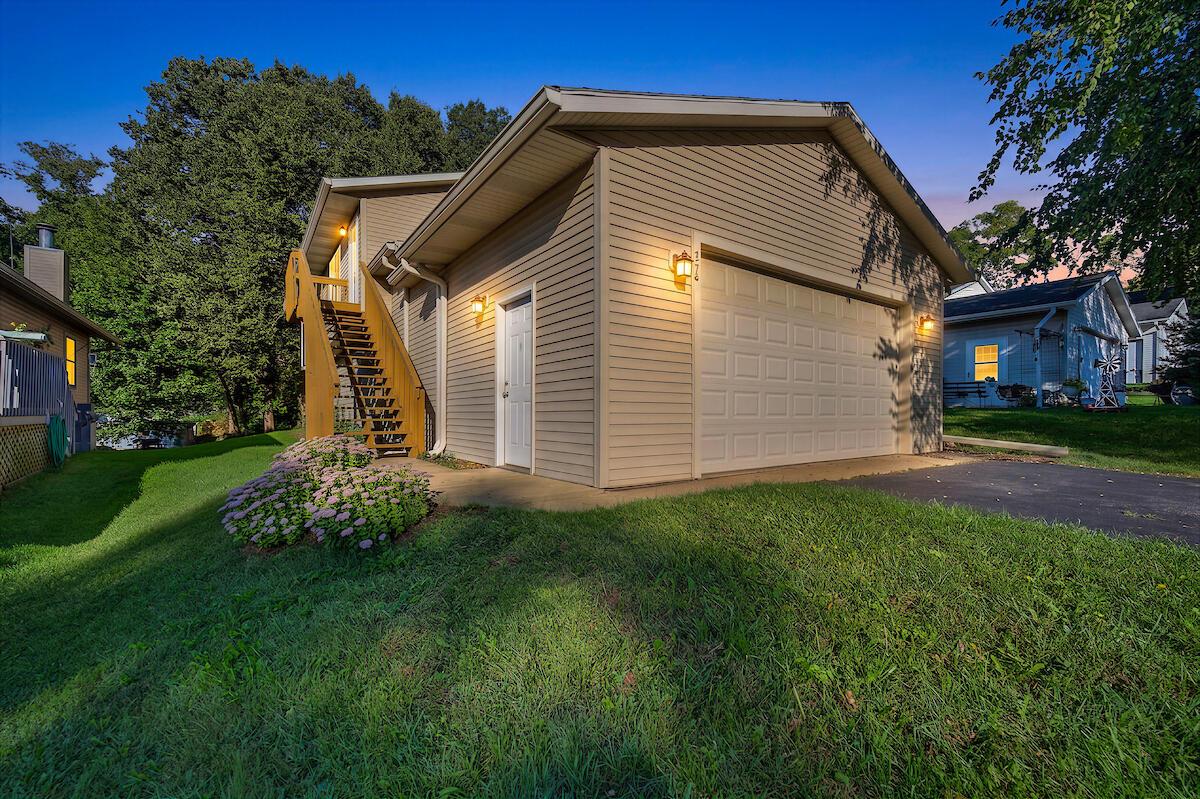 979 Rhyners Ln, Twin Lakes, WI 53181