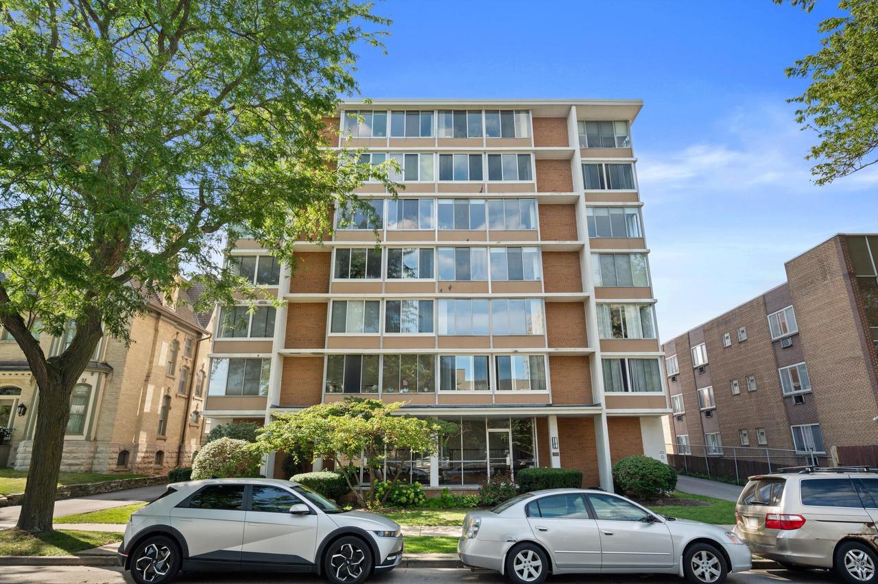 1409 N Prospect Ave #302, Milwaukee, WI 53202