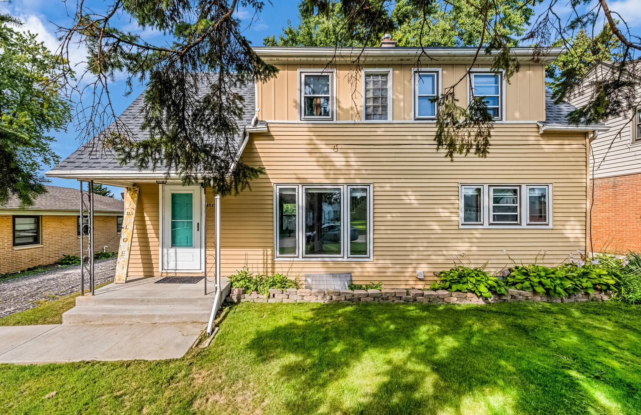 4517 S Kansas Ave, Saint Francis, WI 53235
