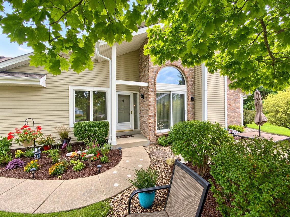 105 East Sutton Pl #A, Waukesha, WI 53188