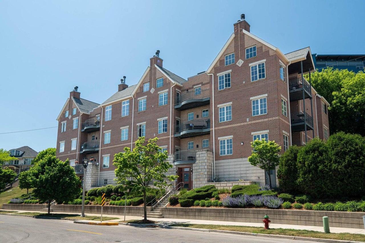 1809 N Commerce St #302, Milwaukee, WI 53212