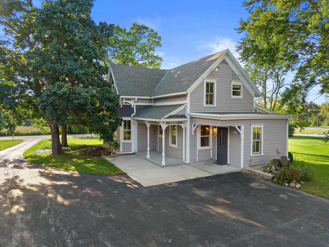 7582 S 51st St, Franklin, WI 53132