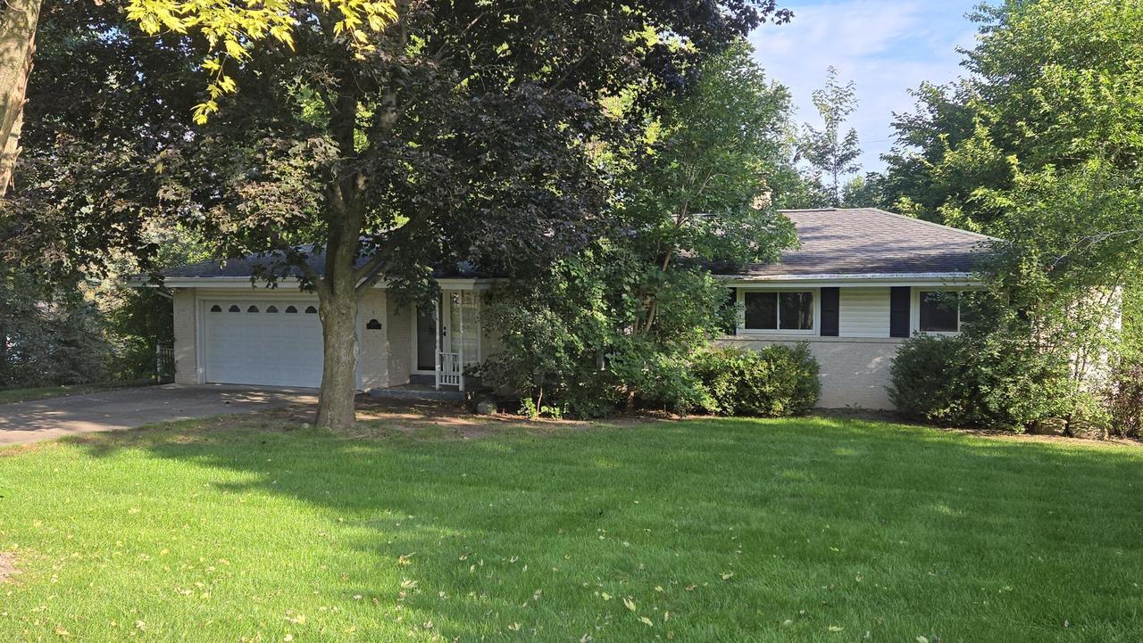 21670 Clarion Ln, Brookfield, WI 53186