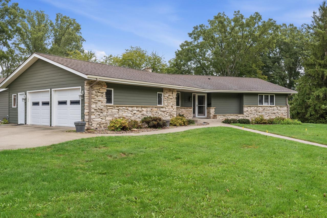 170 Crestwood Dr, Sheboygan Falls, WI 53085