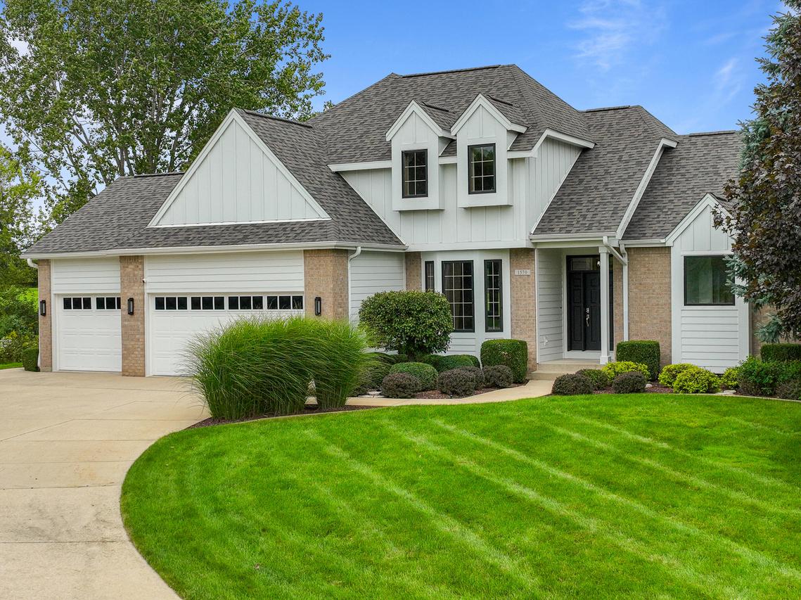 1570 Fairway Ct #16-19, Geneva, WI 53147