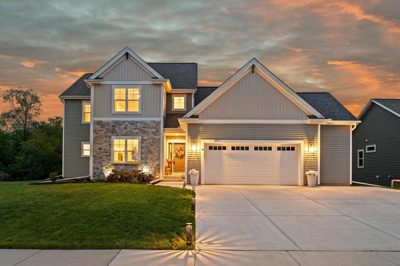 923 Kohlwey Dr, Grafton, WI 53024