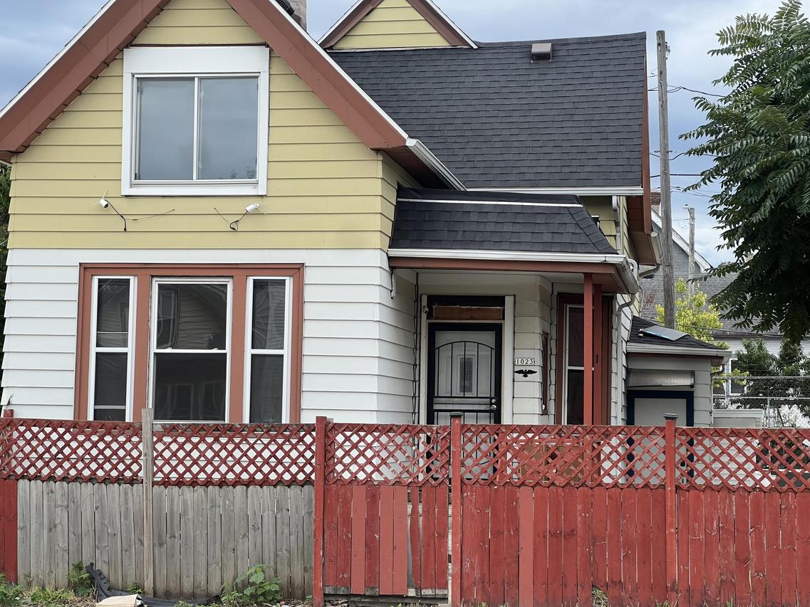 1023 W Greenfield Ave, Milwaukee, WI 53204