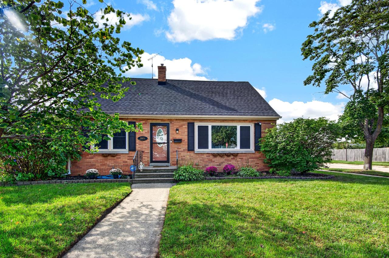 2021 79th St, Kenosha, WI 53143