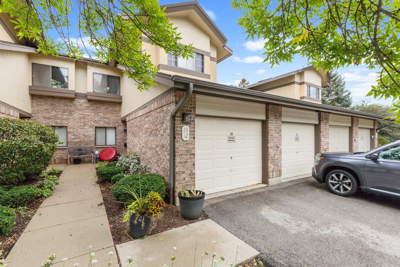 500 W Bender Rd #13, Glendale, WI 53217