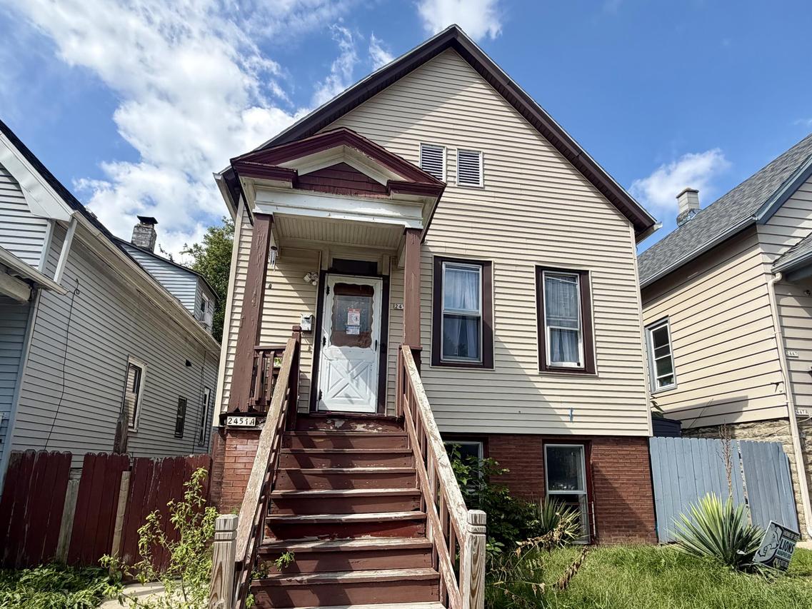 2451 S 11th St, Milwaukee, WI 53215