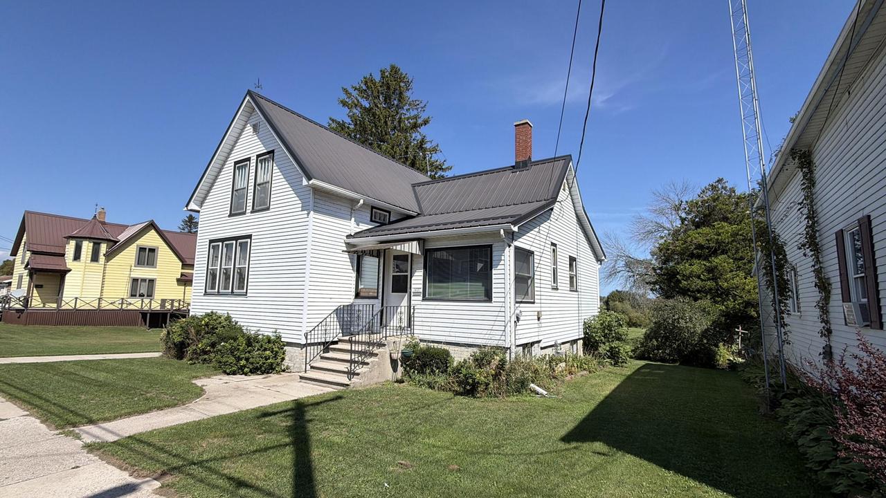 1437 Hawthorne Ave, Two Rivers, WI 54241