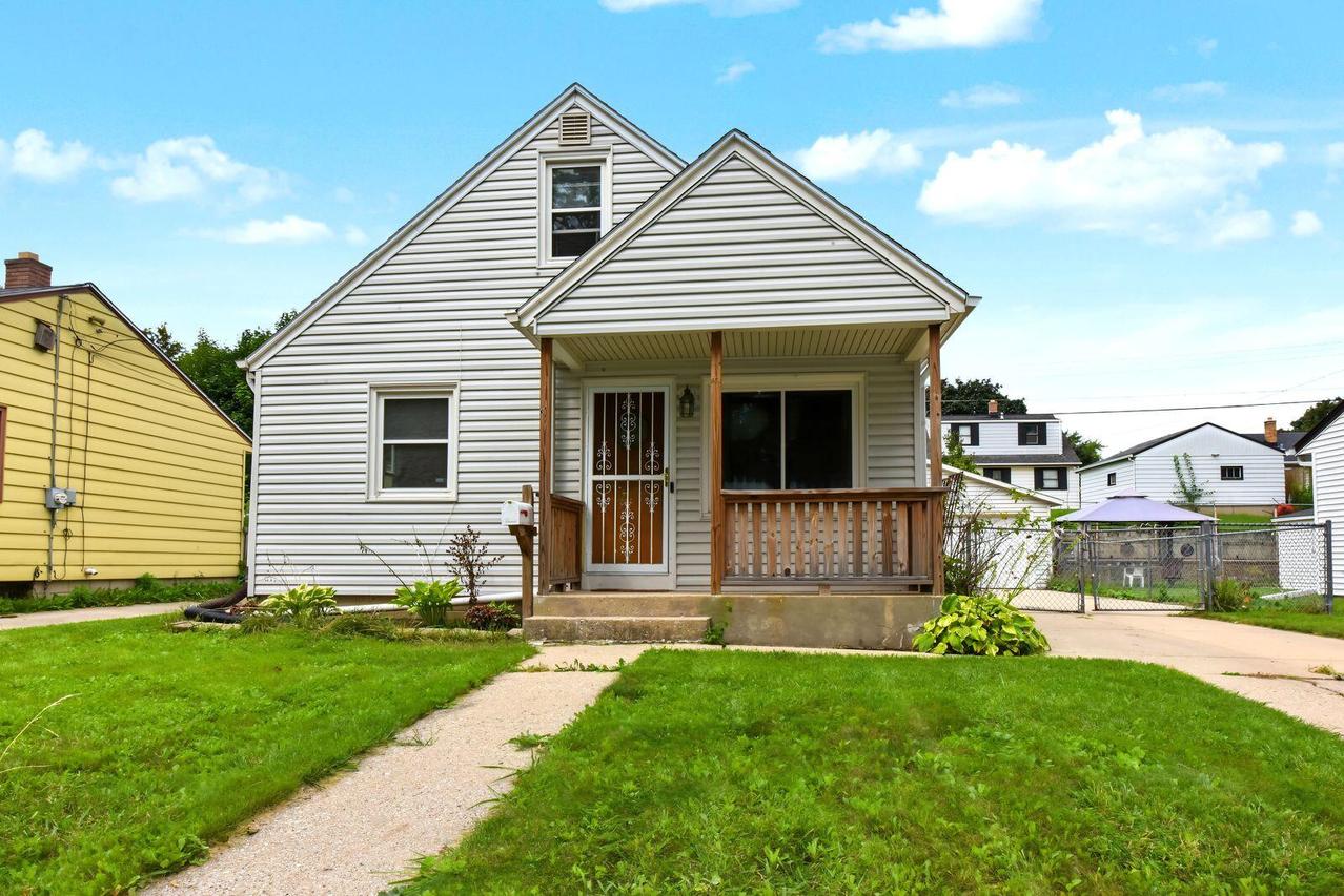 8048 W Herbert Ave, Milwaukee, WI 53218