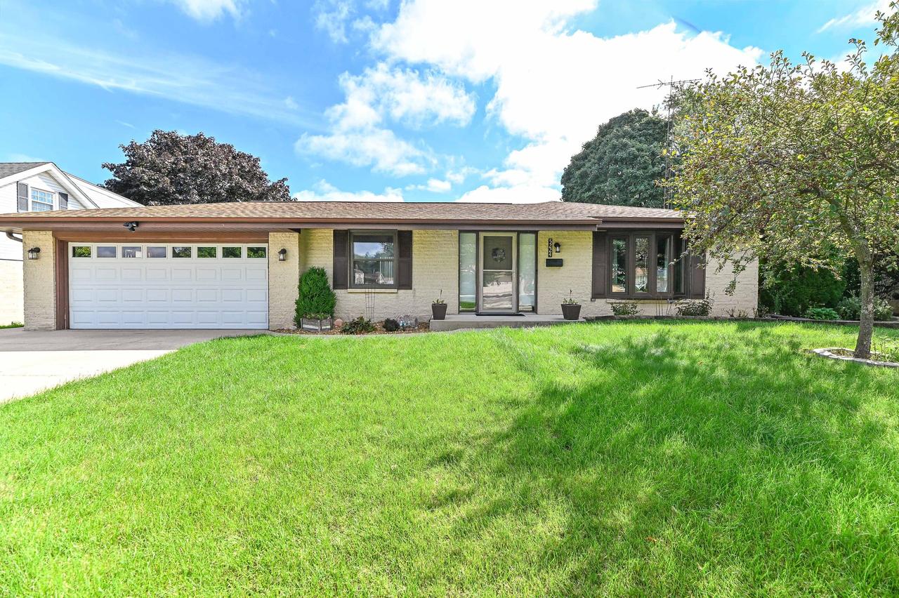 5224 S 23rd St, Milwaukee, WI 53221