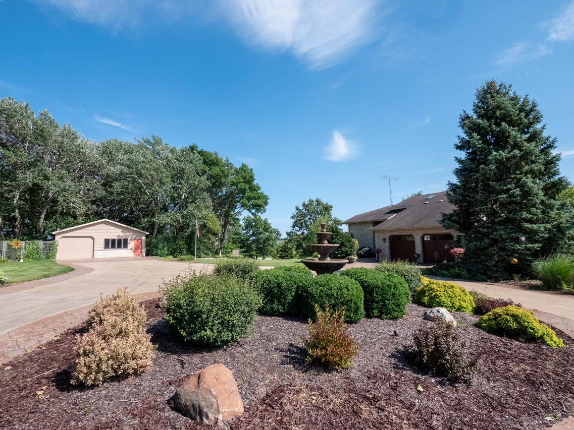 5319 69th Dr, Yorkville, WI 53182