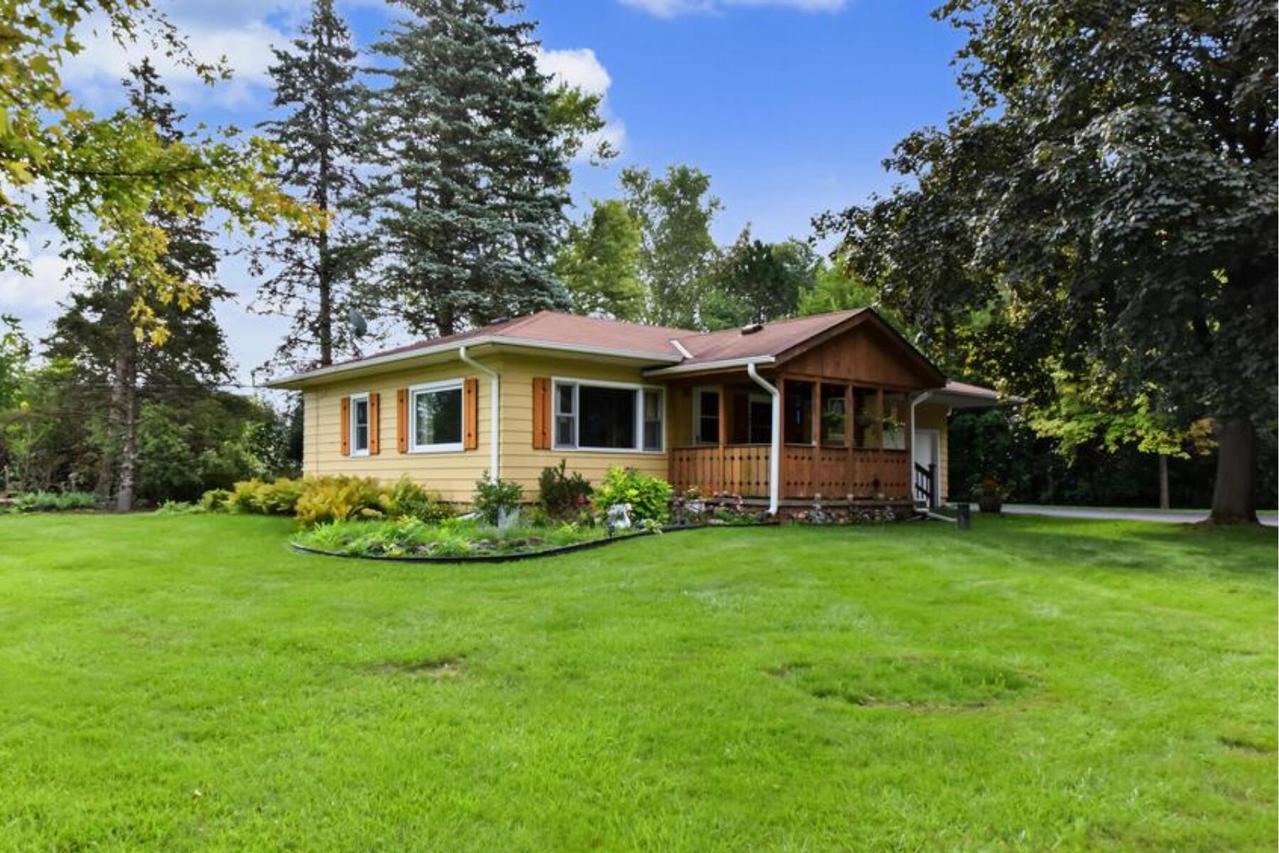 W188N9690 Orchard Dr, Germantown, WI 53022