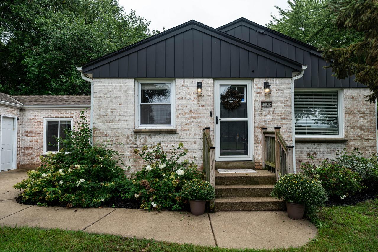 15565 Carpenter Rd, Brookfield, WI 53005