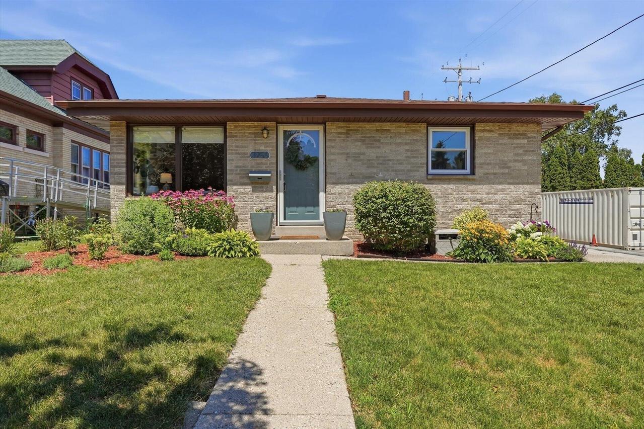 3956 E Edgerton Ave, Cudahy, WI 53110