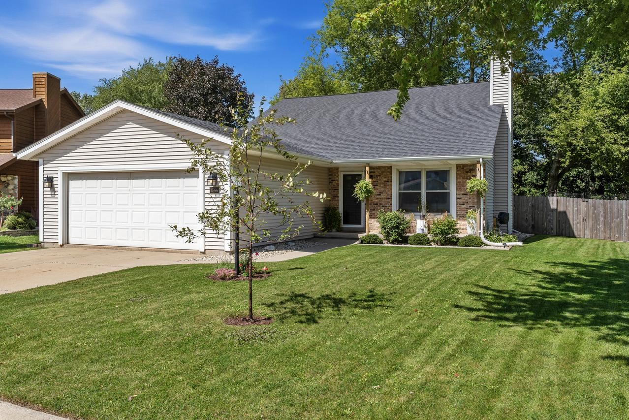 1566 Briarwood Ln, Hartford, WI 53027