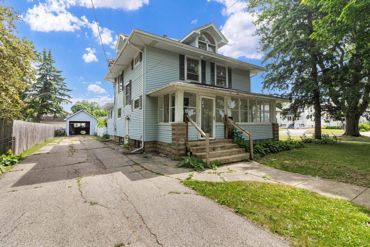 107 N Harrison St, Delavan, WI 53115