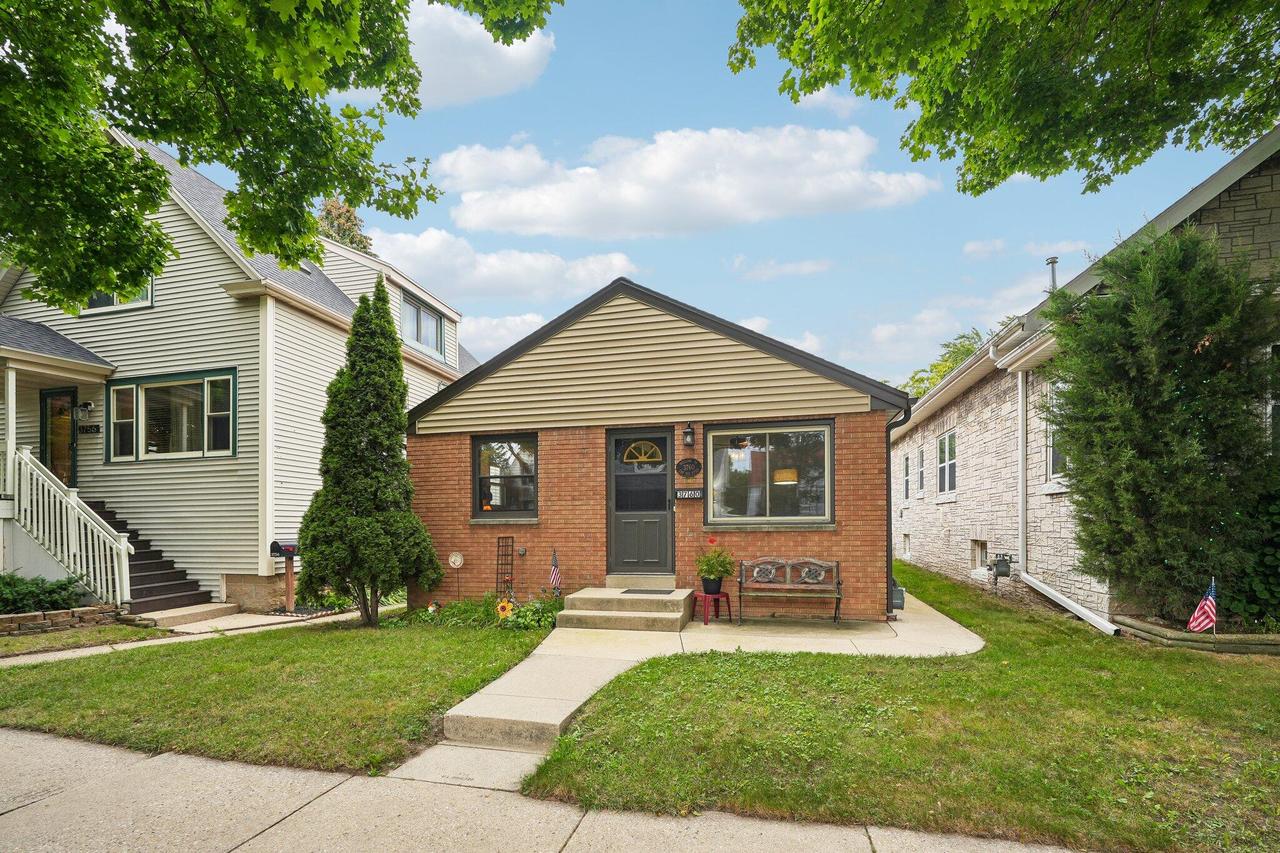 3760 S Kansas Ave, Milwaukee, WI 53207