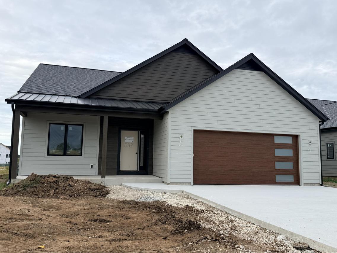 838 Stanton Way, Saukville, WI 53080