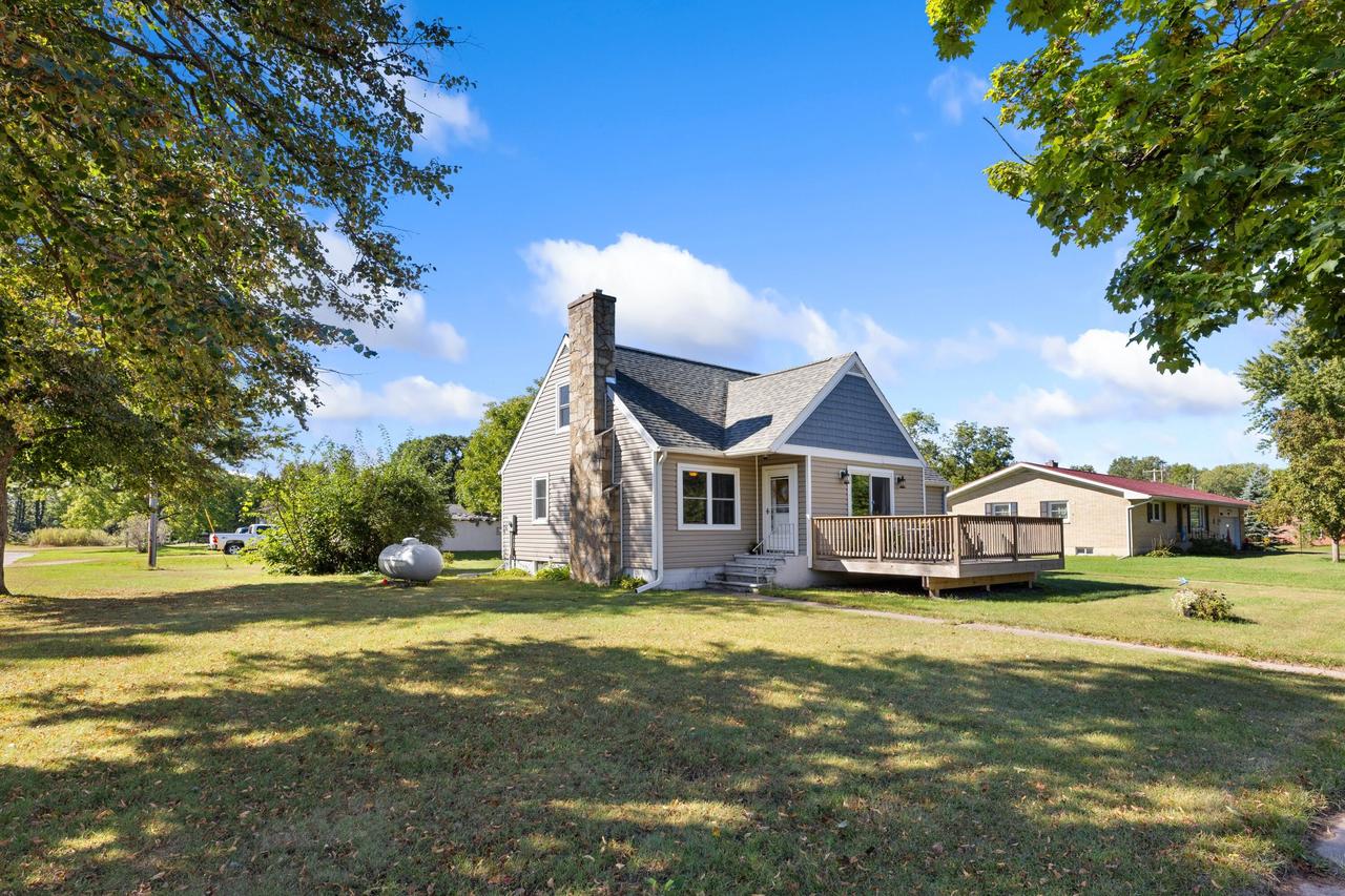 301 Michaels St, Cochrane, WI 54622