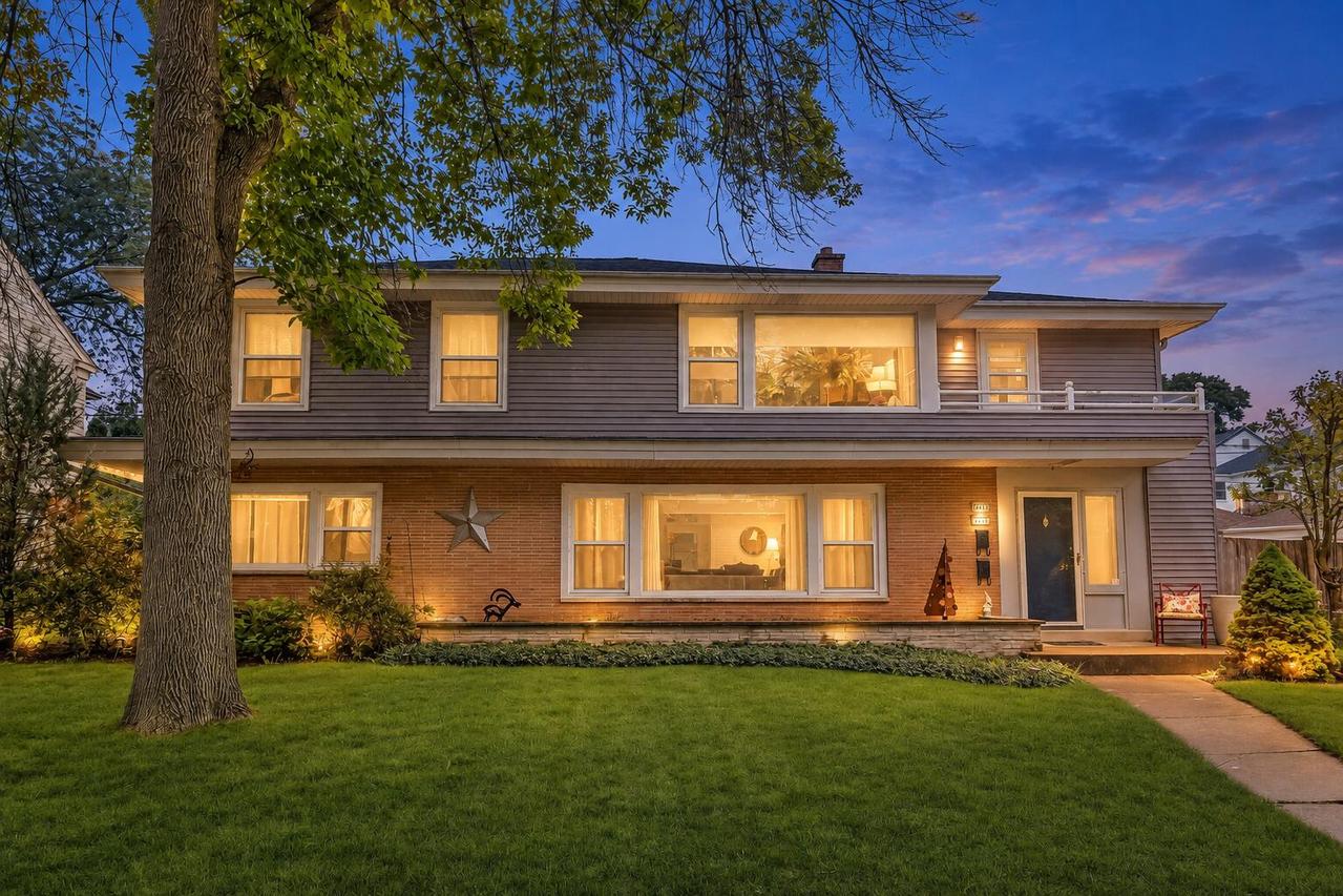 4441 N Wildwood Ave #4443, Shorewood, WI 53211