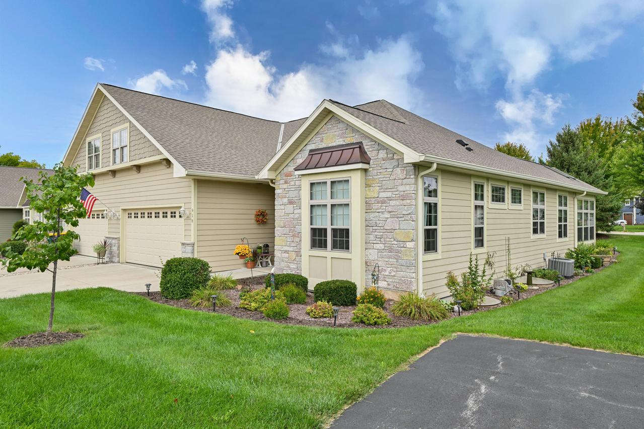 918 Foxland Pl #30, West Bend, WI 53095
