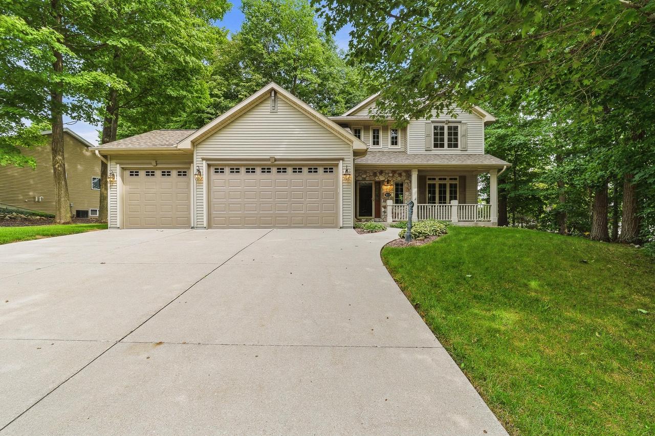 911 Cobblestone Dr, Howards Grove, WI 53083