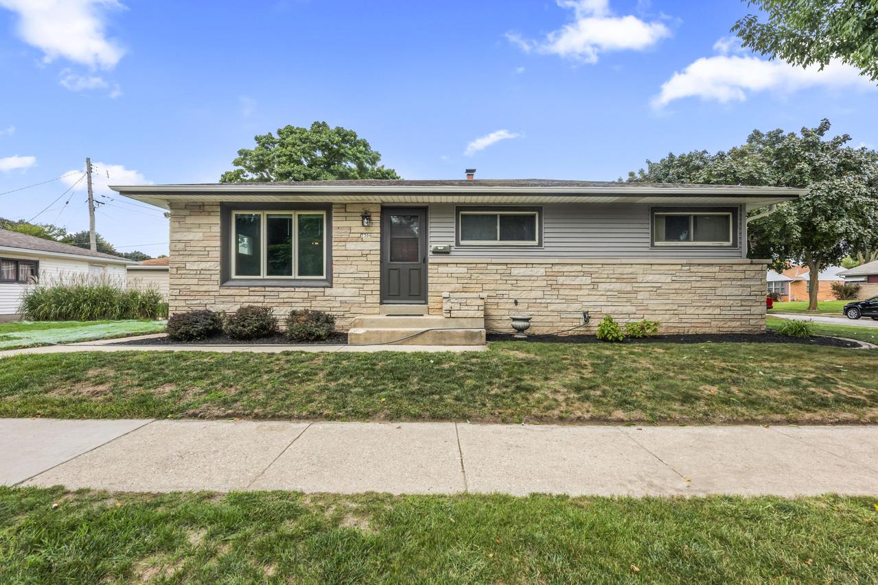 7306 W River Bend, Milwaukee, WI 53219