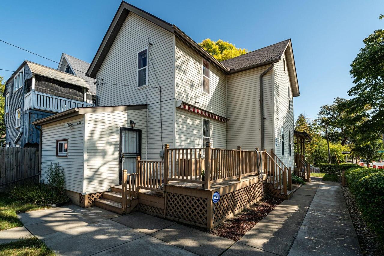 201 N 36th St, Milwaukee, WI 53208