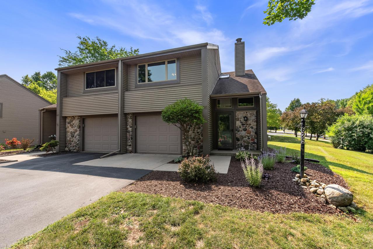 625 W Tamarack Dr., West Bend, WI 53095