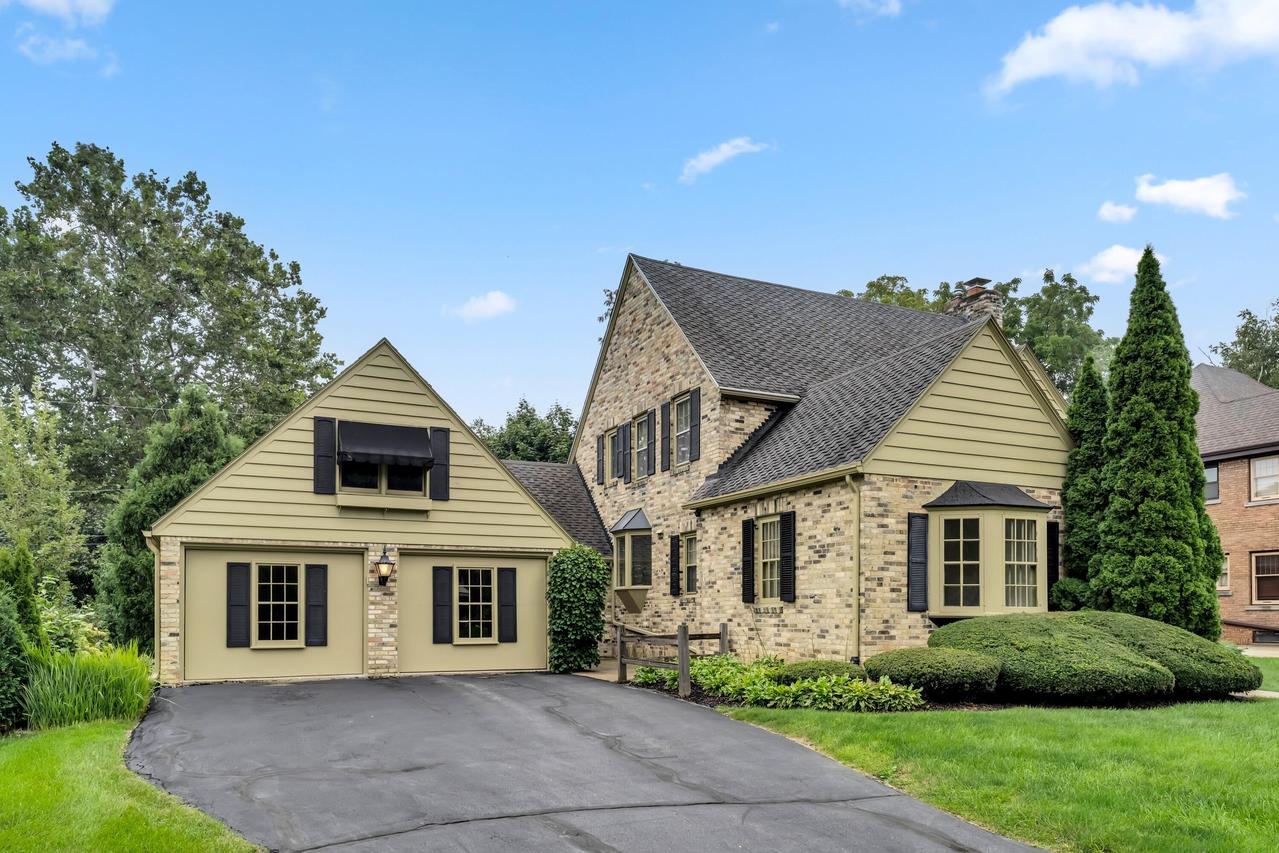 937 Orchard St, Racine, WI 53405