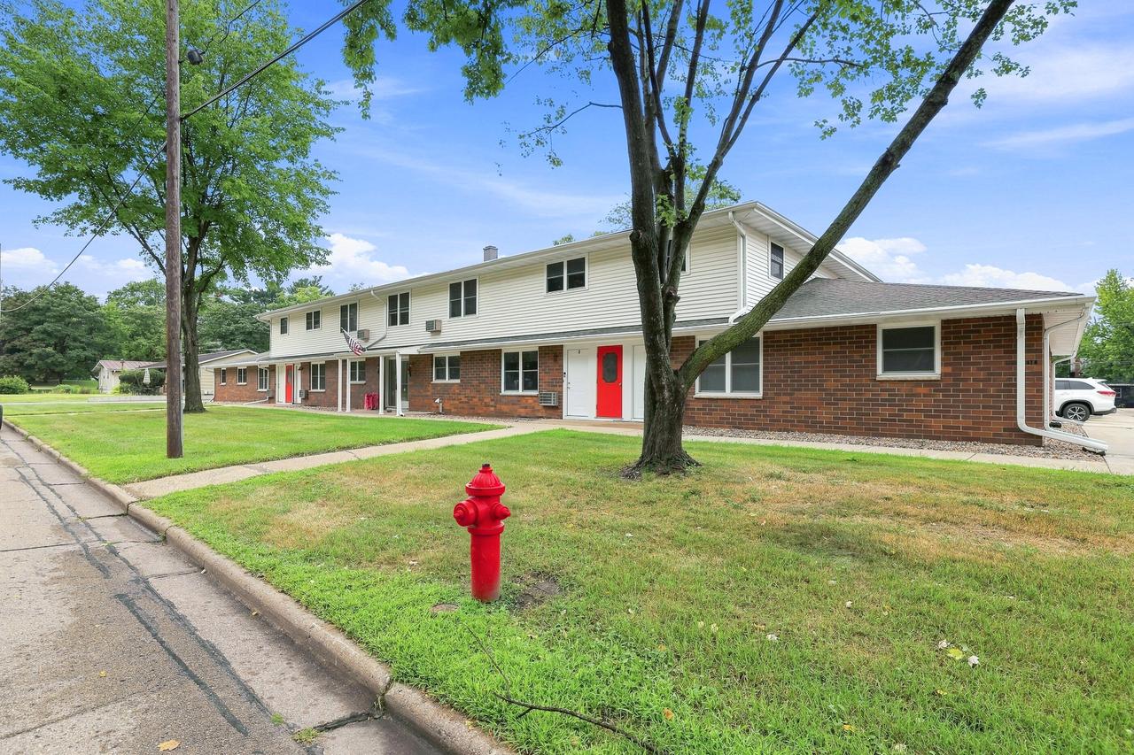 415 W Fulton St, Waupaca, WI 54981
