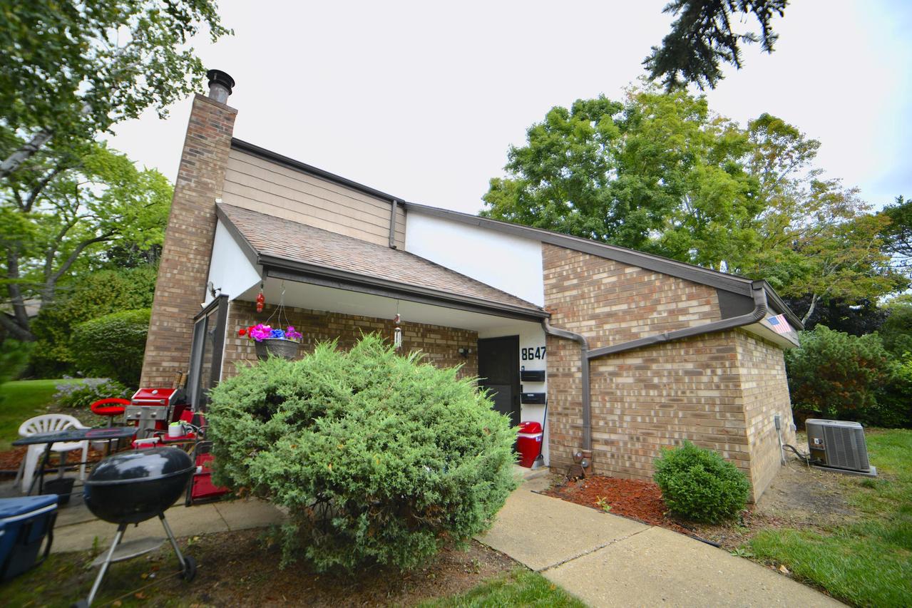 8647 N Servite Dr #111, Milwaukee, WI 53223