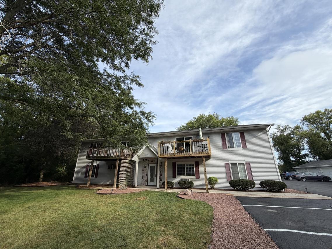 103 Evens Ct #1, Sheboygan Falls, WI 53085