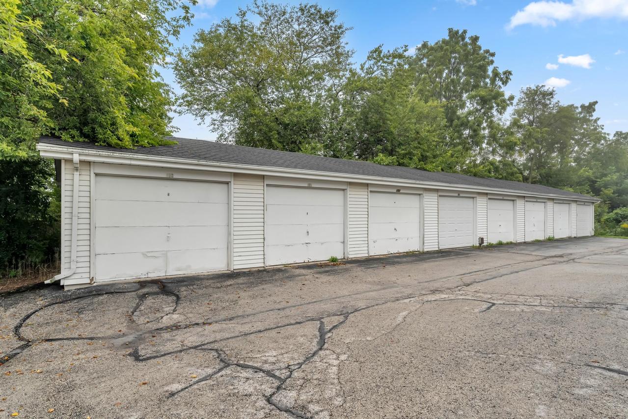 4909 Scotts Way #101, Caledonia, WI 53402