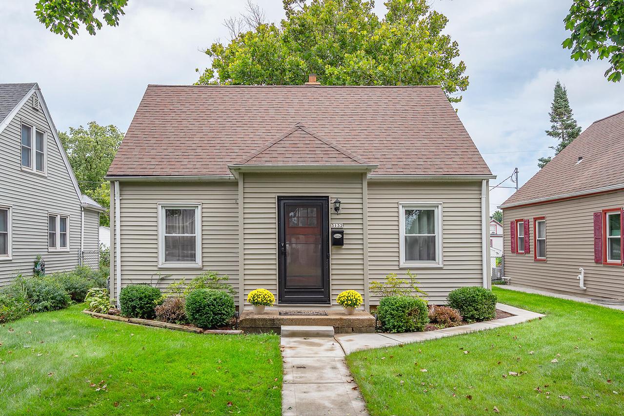3132 S Burrell St, Milwaukee, WI 53207