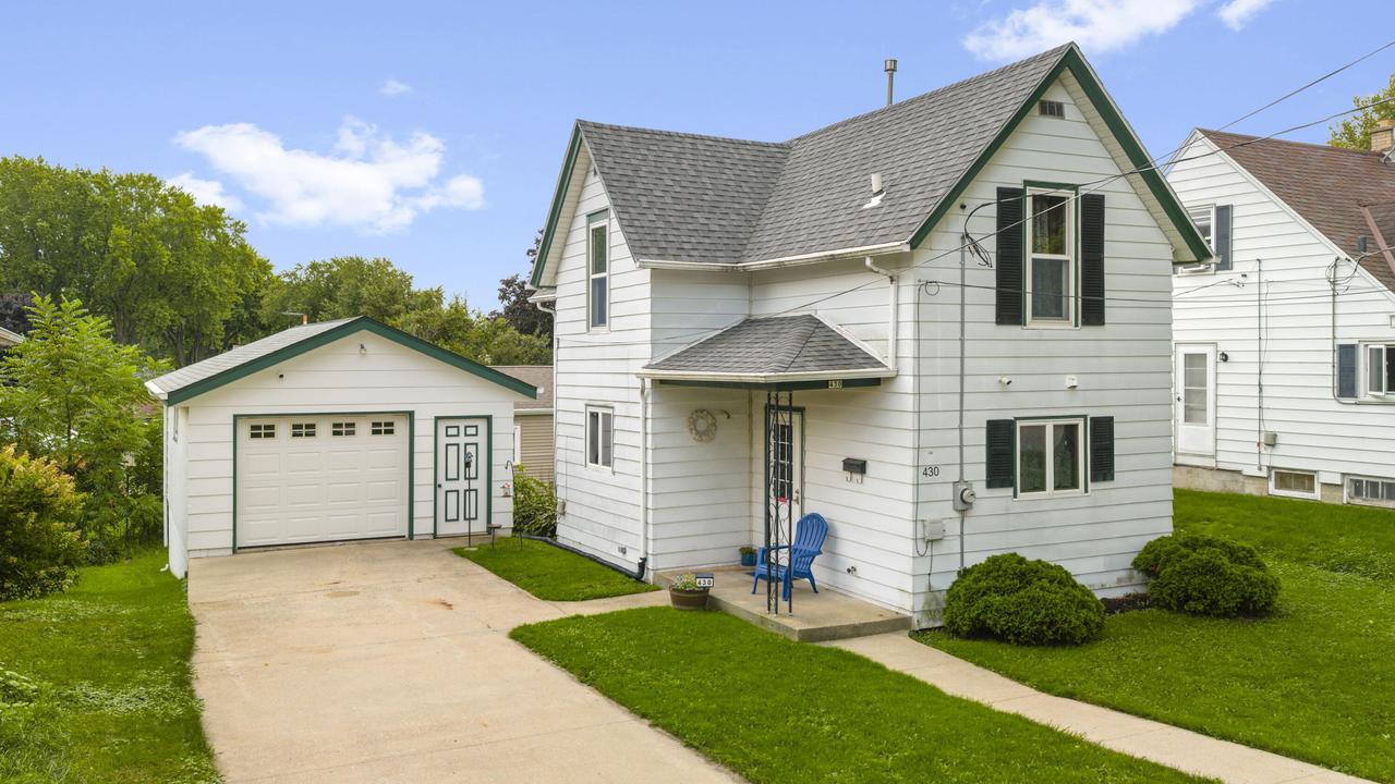430 Cedar St, Hartford, WI 53027