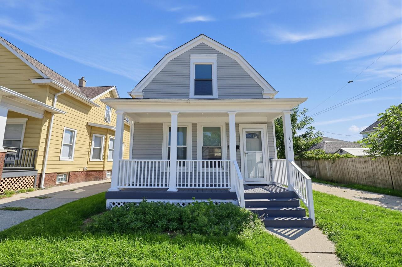 2013 Charles St, Racine, WI 53402