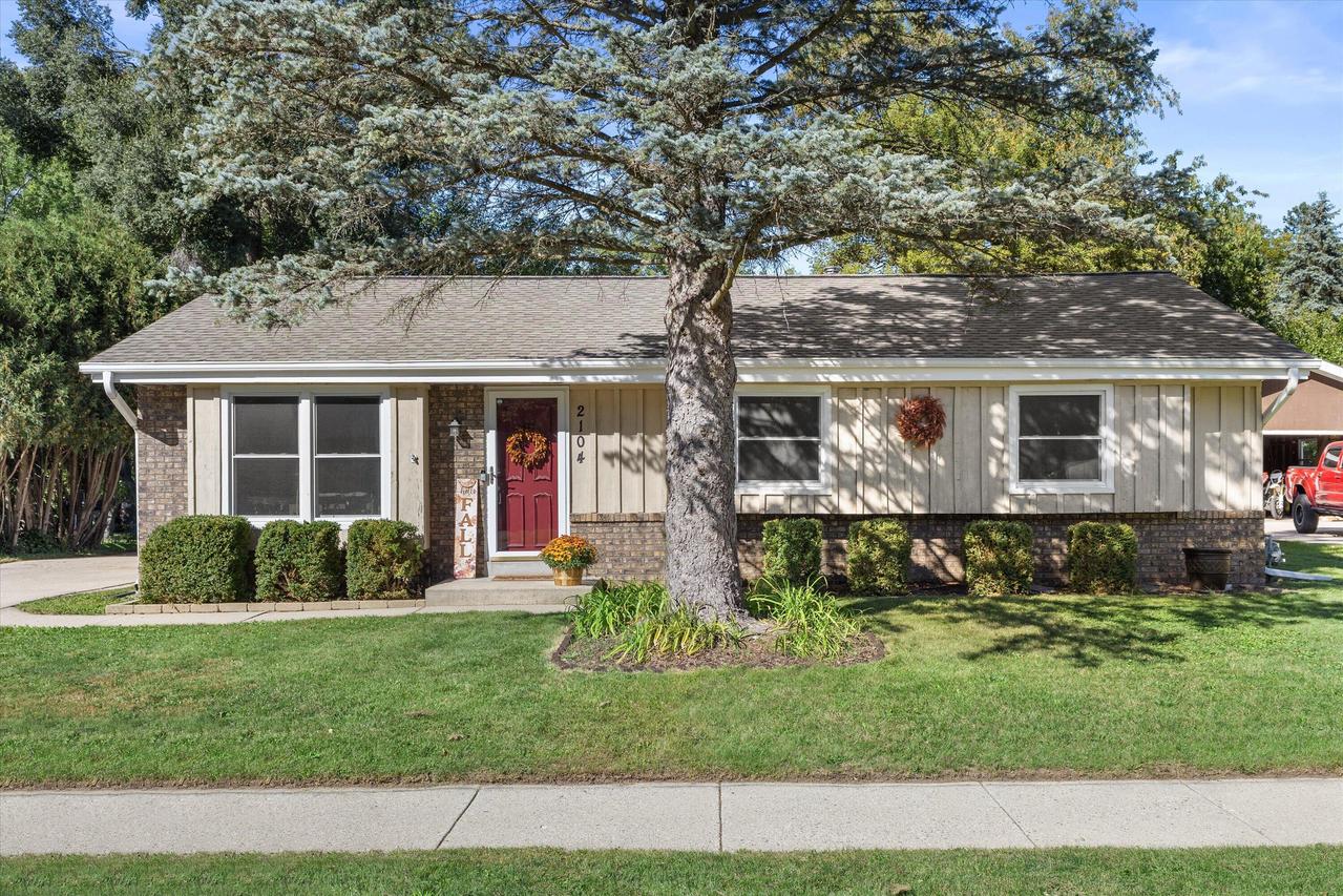 2104 Garland Ave, Waukesha, WI 53188