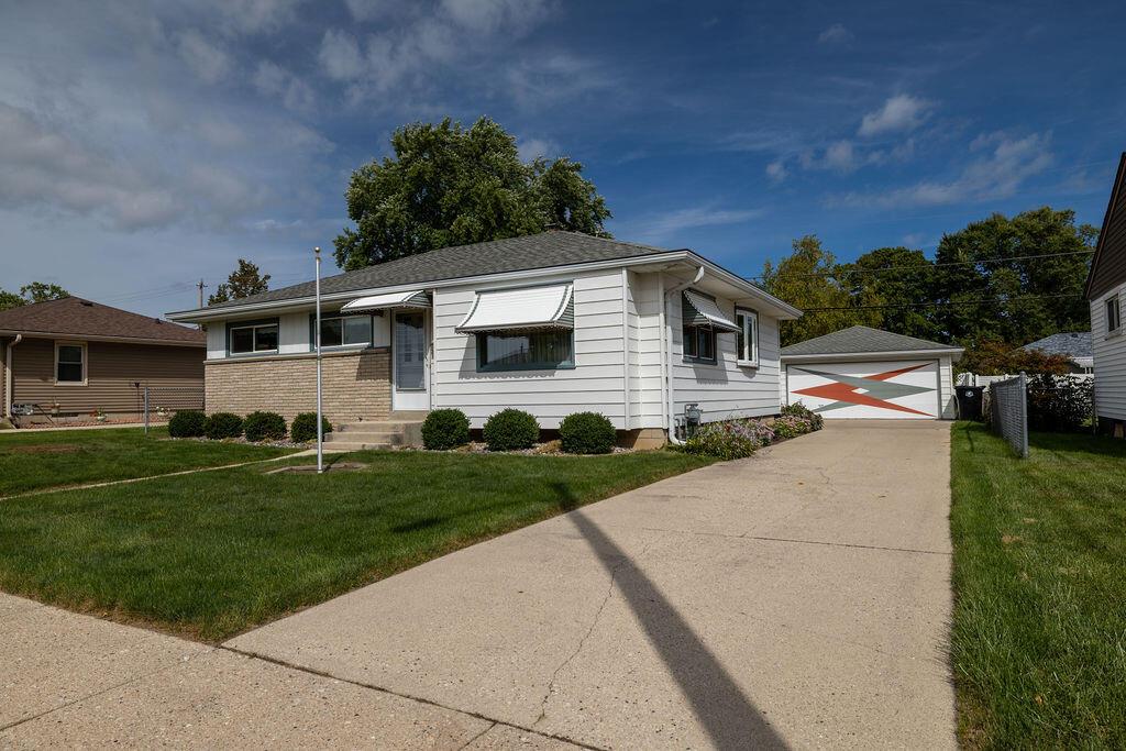 3828 E Van Eimeren Ave, Cudahy, WI 53110