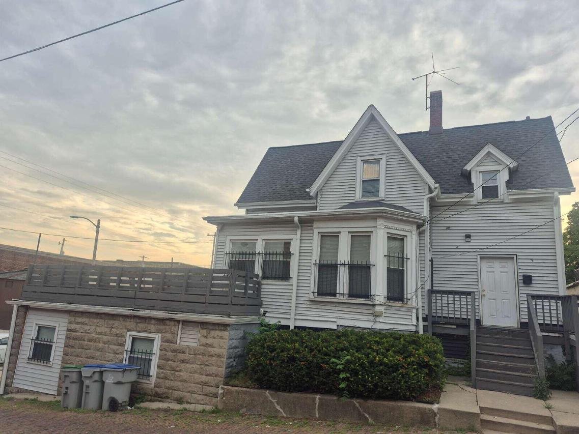 2028 W Michigan St, Milwaukee, WI 53233