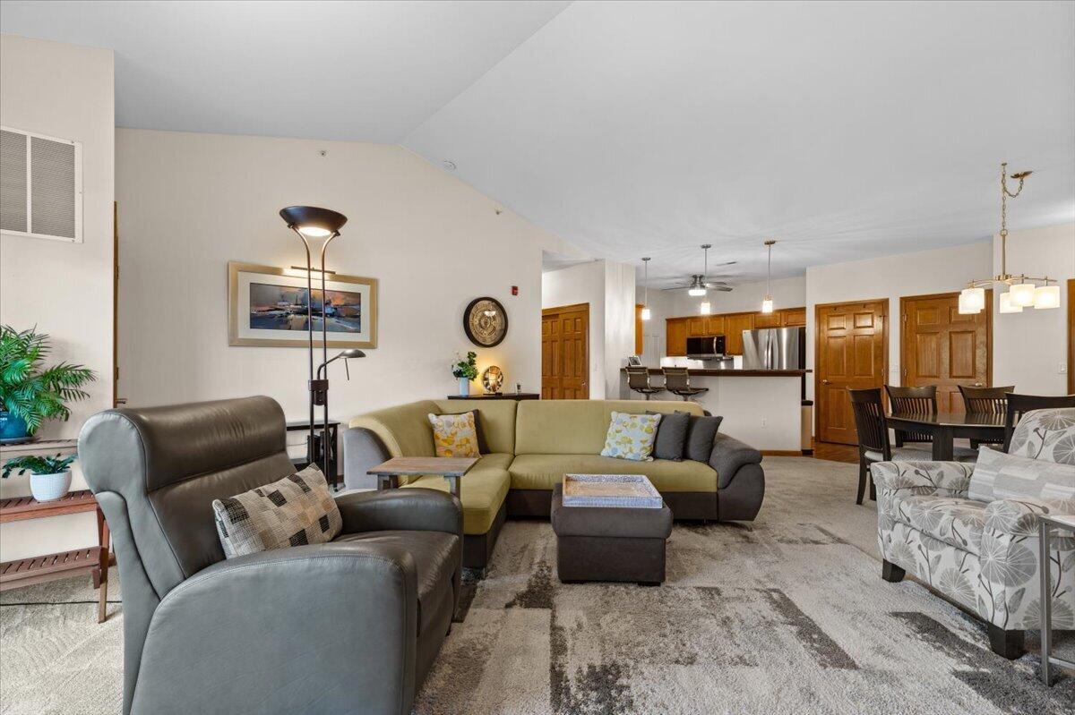 230 Hilldale Dr #1311, Hartford, WI 53027