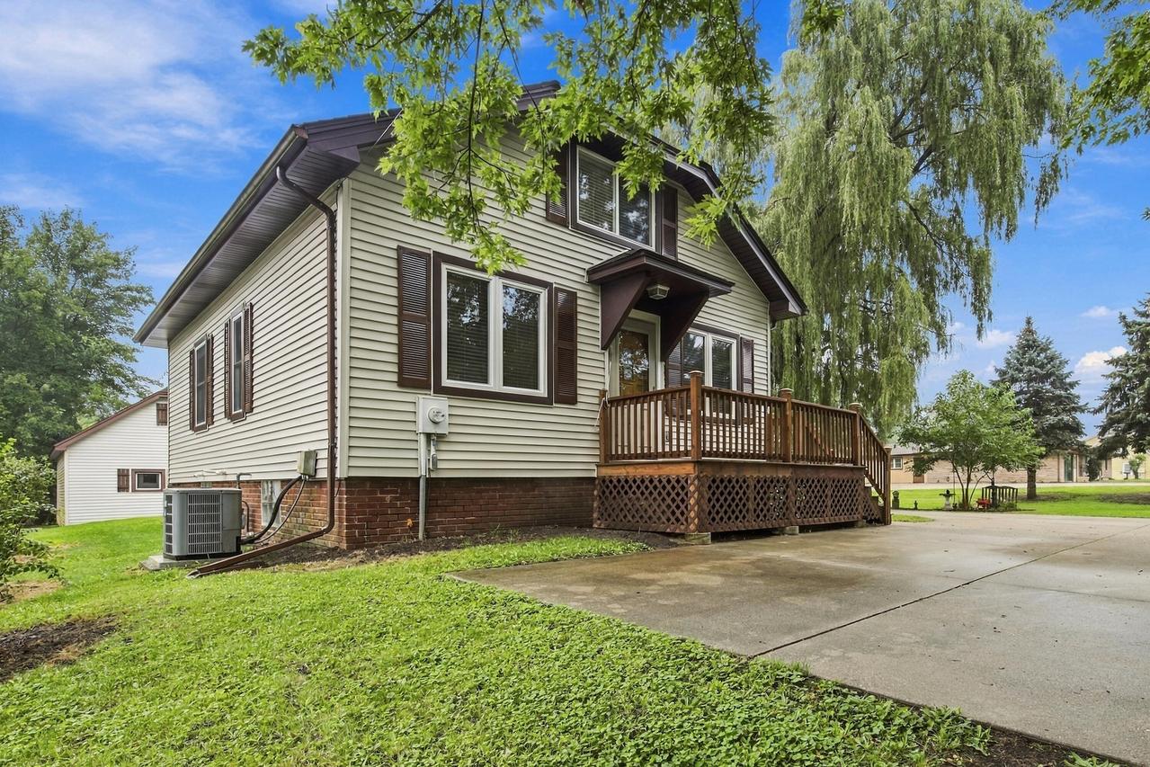 1407 Willow Rd, Mount Pleasant, WI 53177