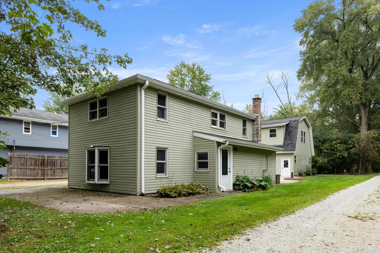 8413 Fox River, Waterford, WI 53185