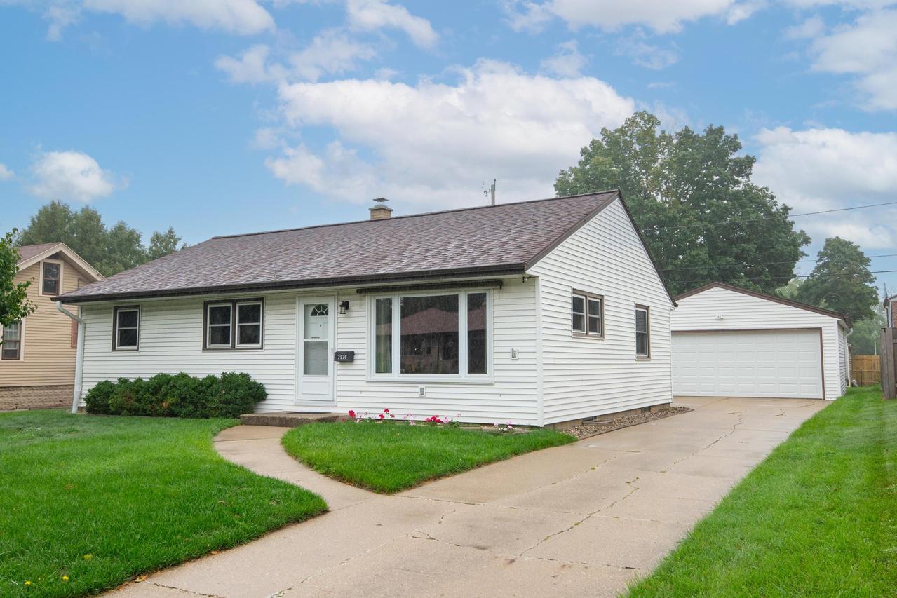 2526 S 83rd St, West Allis, WI 53219