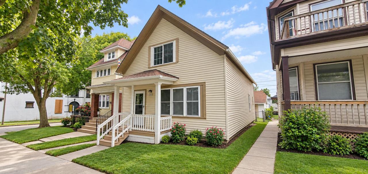 2563 S 8th St, Milwaukee, WI 53215