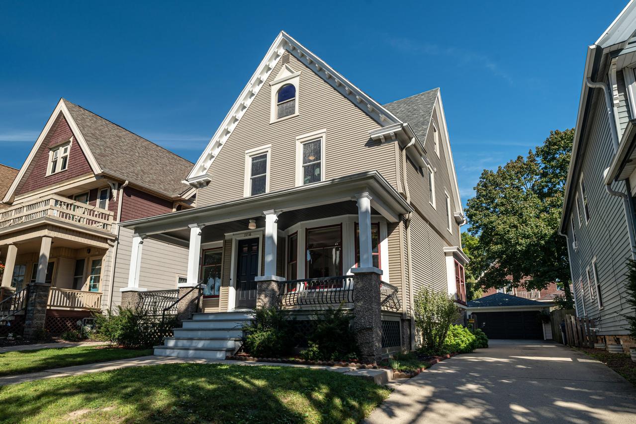 2854 N Murray Ave, Milwaukee, WI 53211